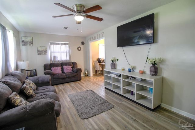 5721 Perkins St, Pensacola, FL 32526