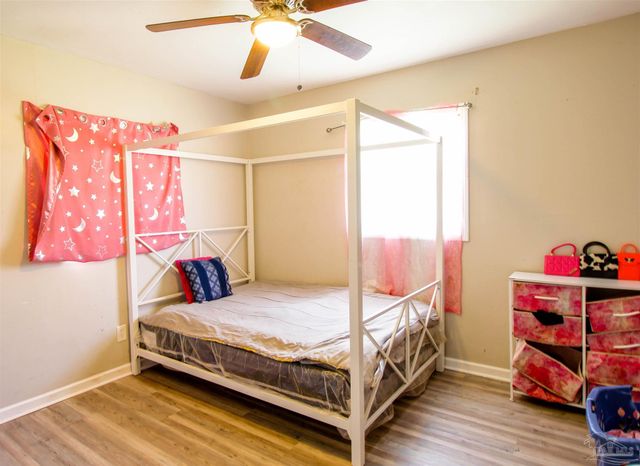 5721 Perkins St, Pensacola, FL 32526