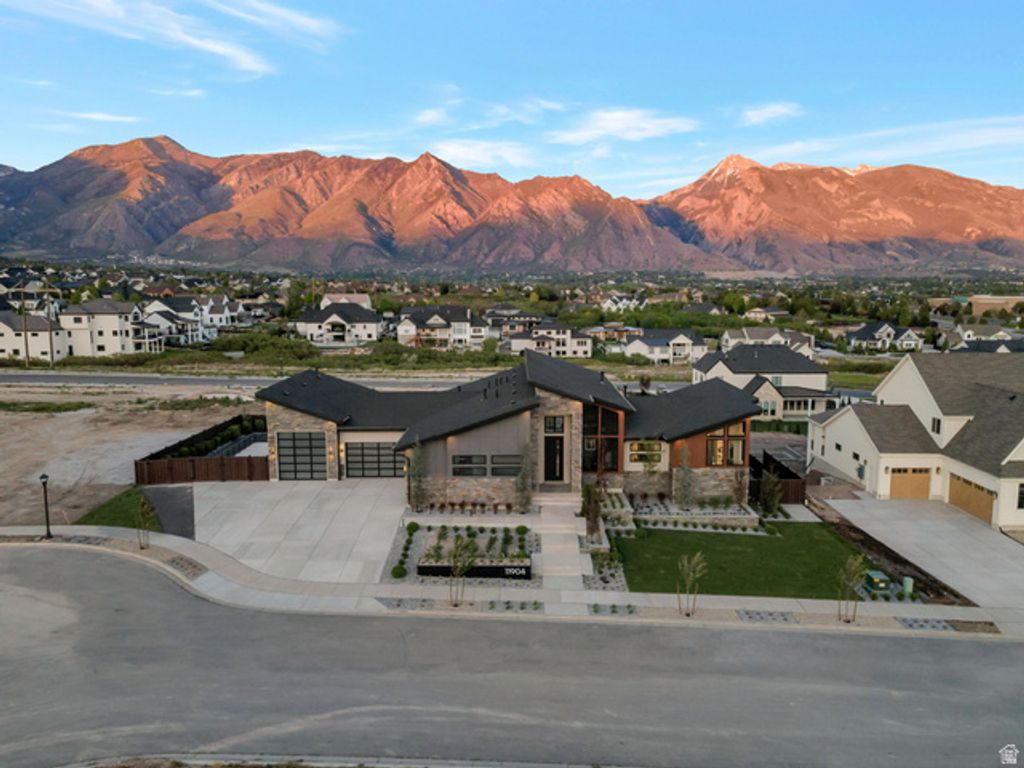11904 N BURNING OAKS DR, Highland, UT 84003