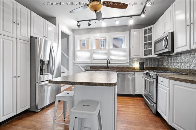 234 Oakwood Road, Charleston, WV 25314