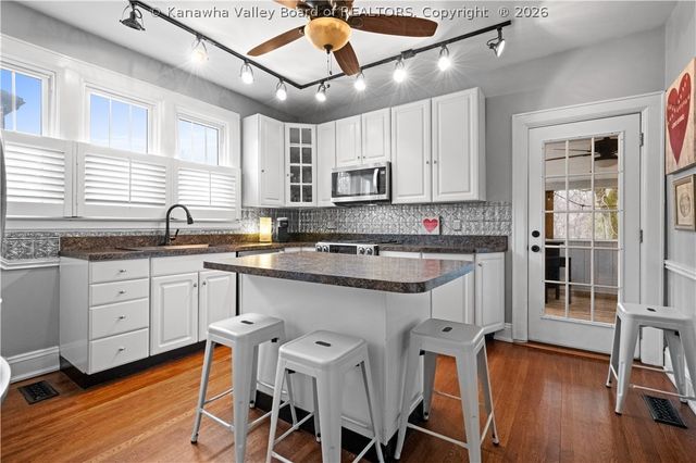 234 Oakwood Road, Charleston, WV 25314