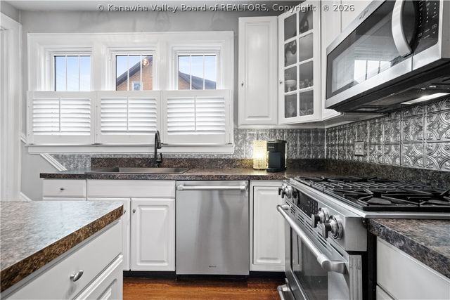 234 Oakwood Road, Charleston, WV 25314