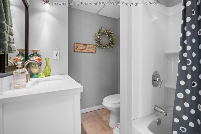 234 Oakwood Road, Charleston, WV 25314