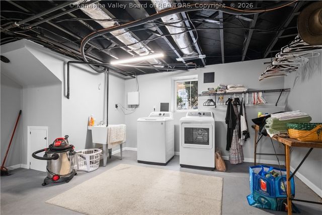 234 Oakwood Road, Charleston, WV 25314