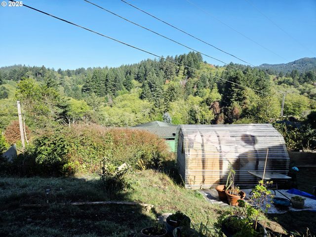 96465 COVERDELL Rd 8, Brookings, OR 97415