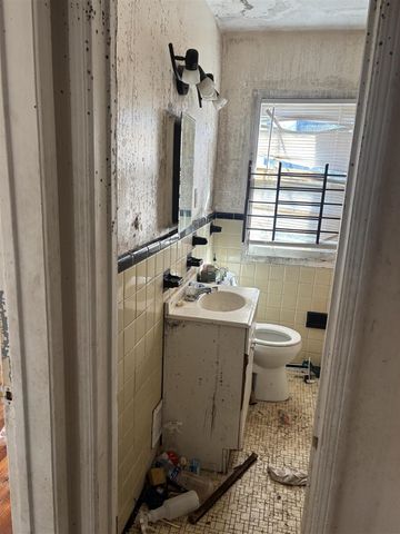 16232 Manning Street, Detroit, MI 48205