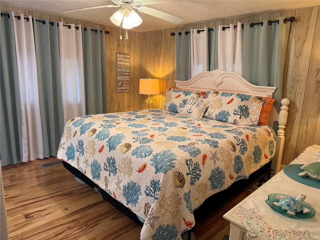 Image 13 of property listing at 741 IRIS DRIVE Venice, Venice, FL 34293