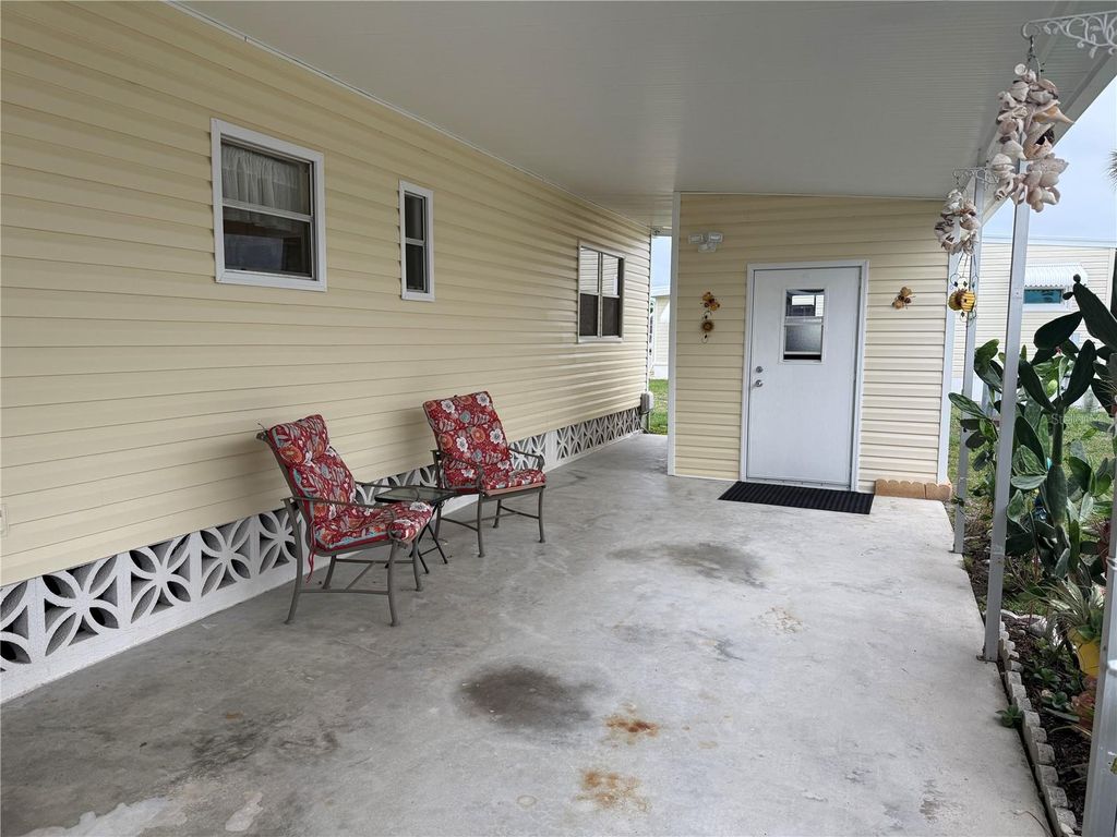 Image 20 of property listing at 741 IRIS DRIVE Venice, Venice, FL 34293