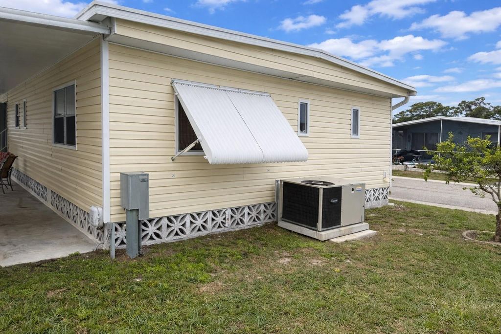 Image 3 of property listing at 741 IRIS DRIVE Venice, Venice, FL 34293