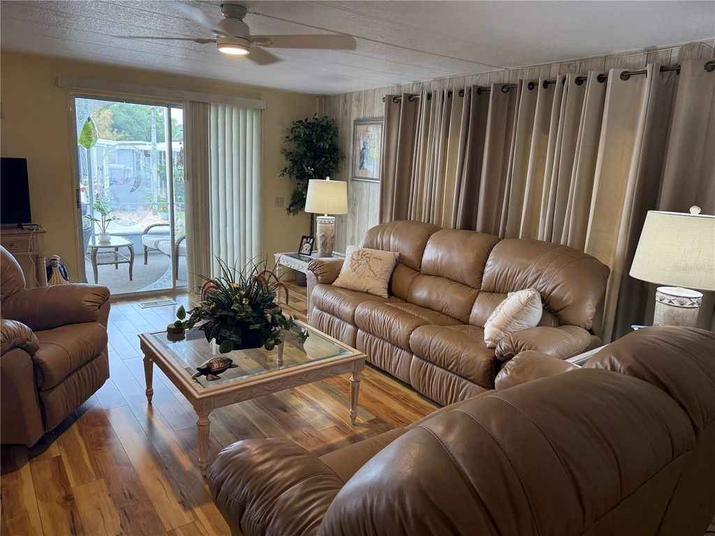 Image 9 of property listing at 741 IRIS DRIVE Venice, Venice, FL 34293