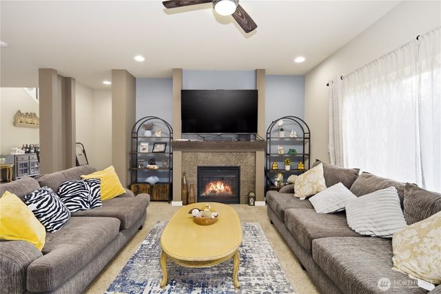 6404 Stuart Place SE, Auburn, WA 98092