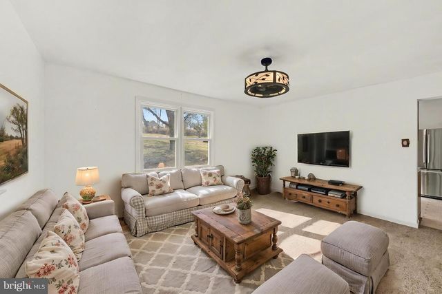 939 GRAVEL PIKE, Schwenksville, PA 19473