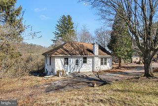 939 GRAVEL PIKE, Schwenksville, PA 19473