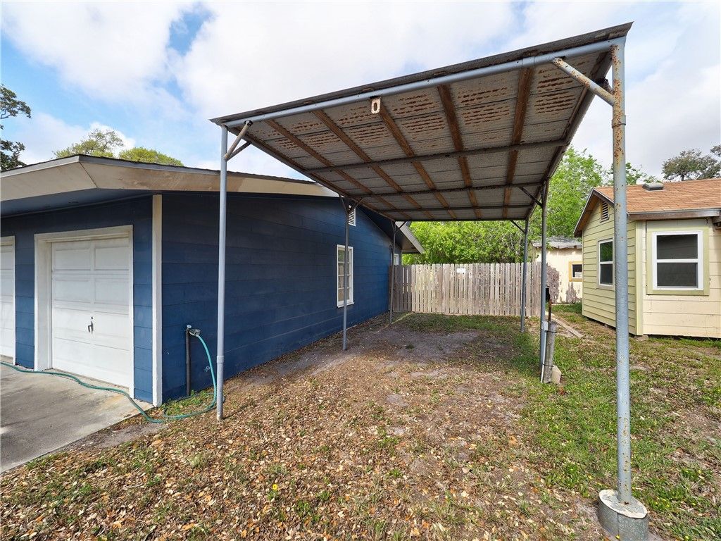 324 S 8th St, Aransas Pass, TX 78336 — photo 3