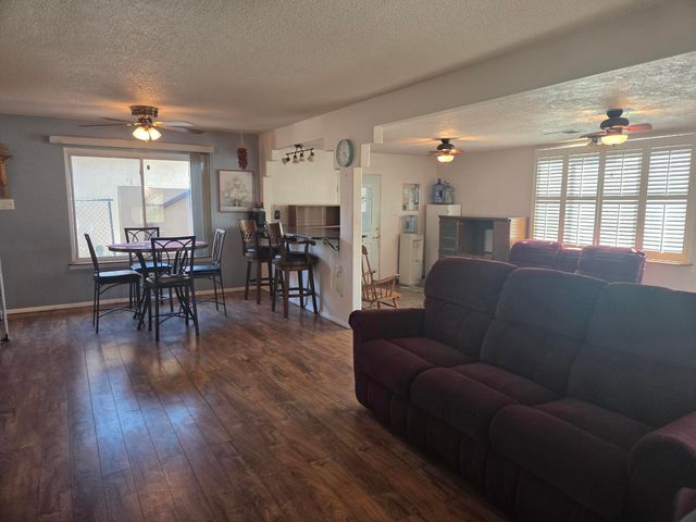 632 57th Street NW, Albuquerque, NM 87105