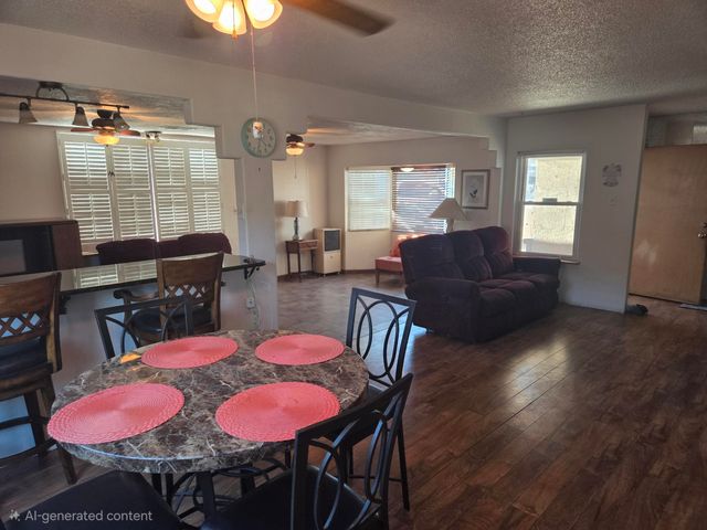 632 57th Street NW, Albuquerque, NM 87105