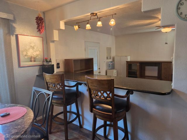 632 57th Street NW, Albuquerque, NM 87105