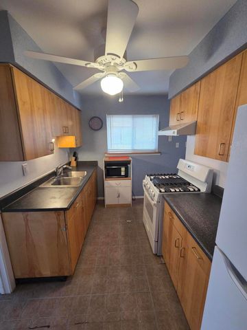 632 57th Street NW, Albuquerque, NM 87105