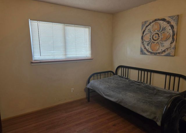 632 57th Street NW, Albuquerque, NM 87105