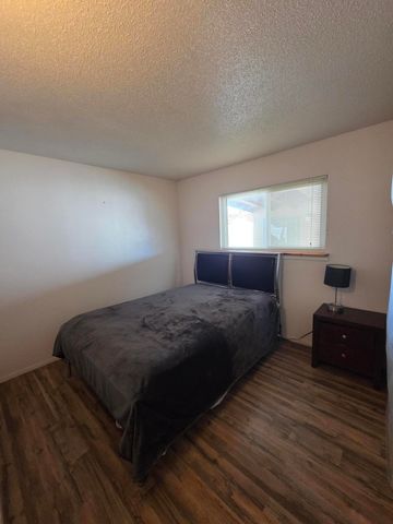 632 57th Street NW, Albuquerque, NM 87105