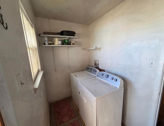 632 57th Street NW, Albuquerque, NM 87105