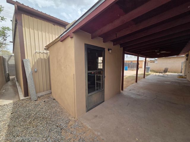 632 57th Street NW, Albuquerque, NM 87105