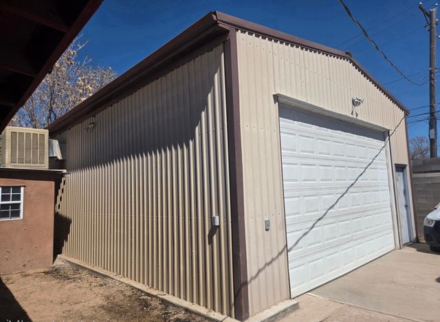 632 57th Street NW, Albuquerque, NM 87105