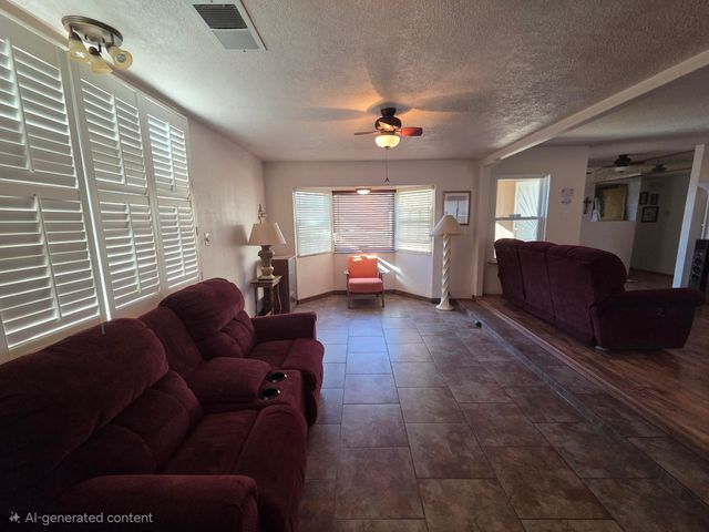 632 57th Street NW, Albuquerque, NM 87105