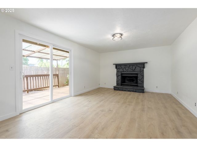 2817 APPLEWOOD Ln, Eugene, OR 97408