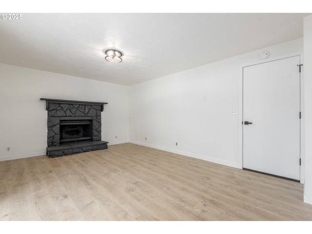 2817 APPLEWOOD Ln, Eugene, OR 97408