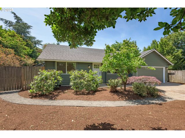 2817 APPLEWOOD Ln, Eugene, OR 97408