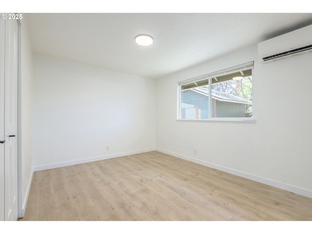 2817 APPLEWOOD Ln, Eugene, OR 97408