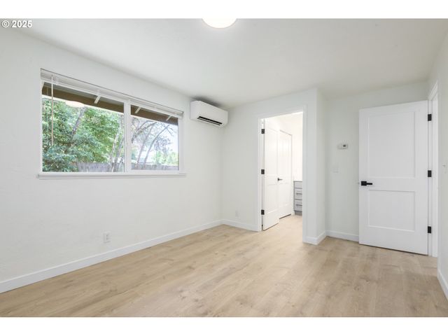 2817 APPLEWOOD Ln, Eugene, OR 97408