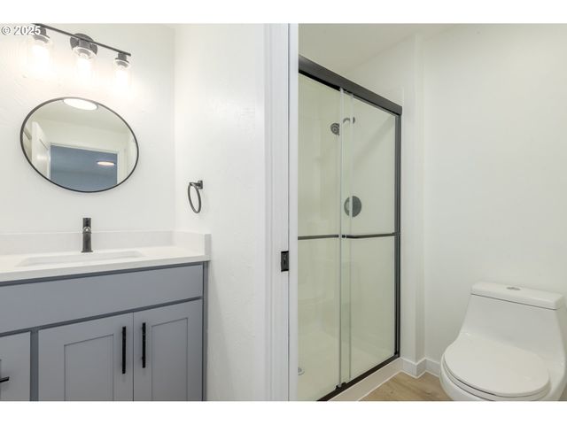 2817 APPLEWOOD Ln, Eugene, OR 97408