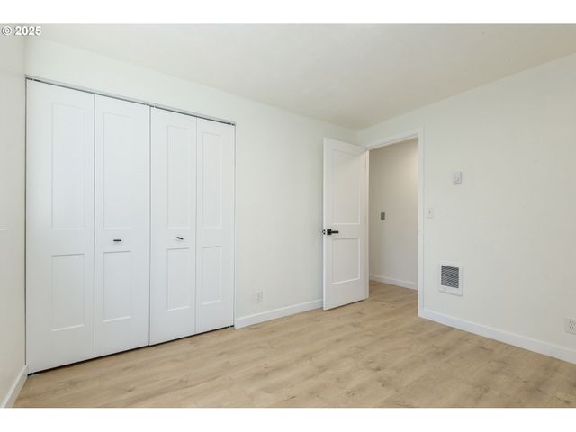 2817 APPLEWOOD Ln, Eugene, OR 97408