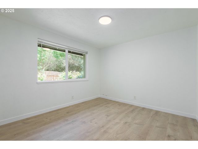 2817 APPLEWOOD Ln, Eugene, OR 97408