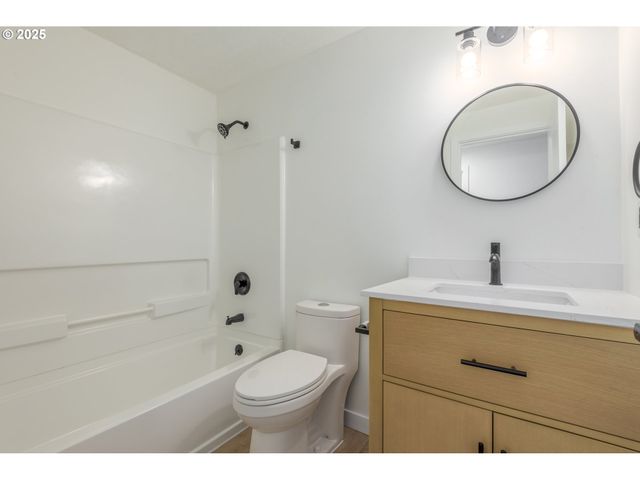 2817 APPLEWOOD Ln, Eugene, OR 97408