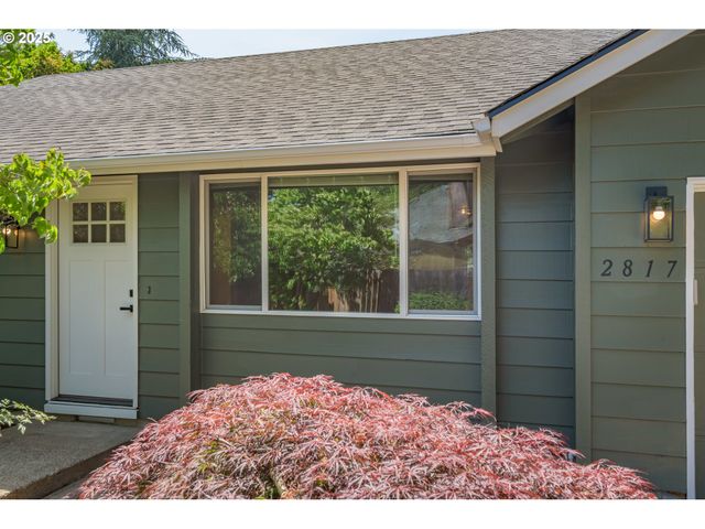 2817 APPLEWOOD Ln, Eugene, OR 97408