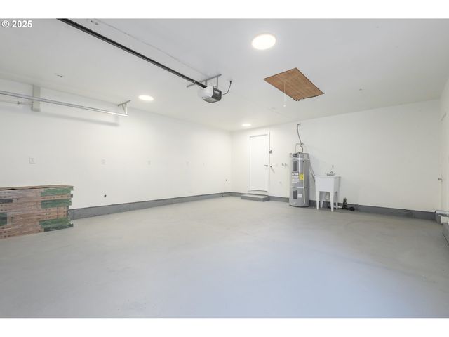 2817 APPLEWOOD Ln, Eugene, OR 97408