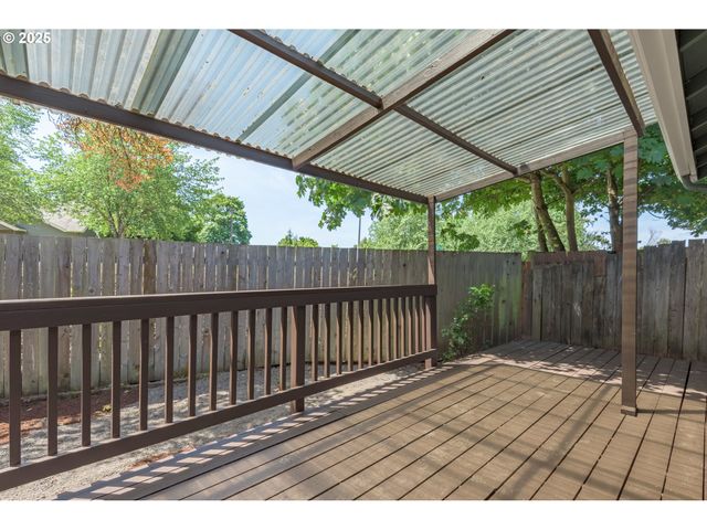 2817 APPLEWOOD Ln, Eugene, OR 97408