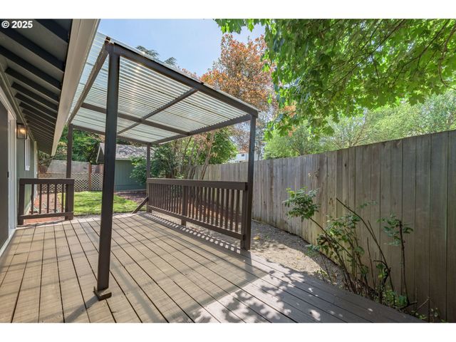 2817 APPLEWOOD Ln, Eugene, OR 97408