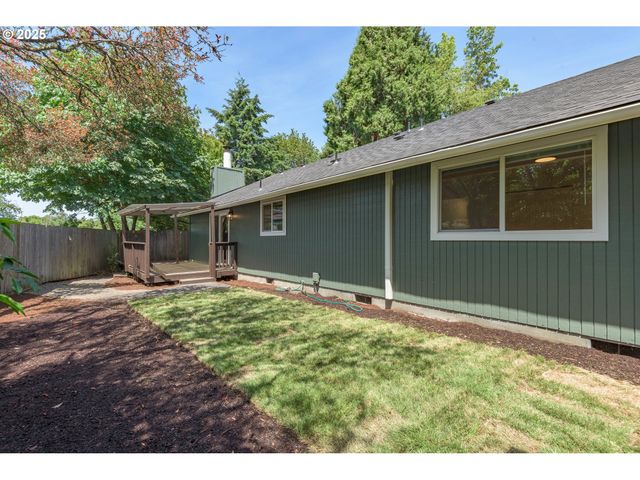2817 APPLEWOOD Ln, Eugene, OR 97408