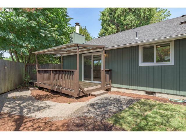 2817 APPLEWOOD Ln, Eugene, OR 97408