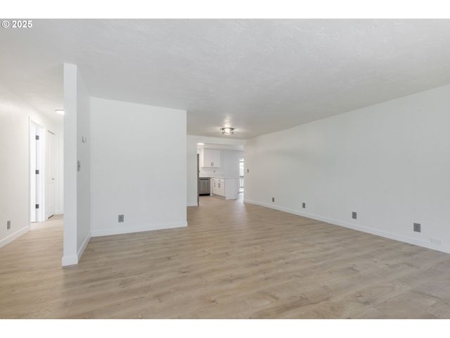 2817 APPLEWOOD Ln, Eugene, OR 97408