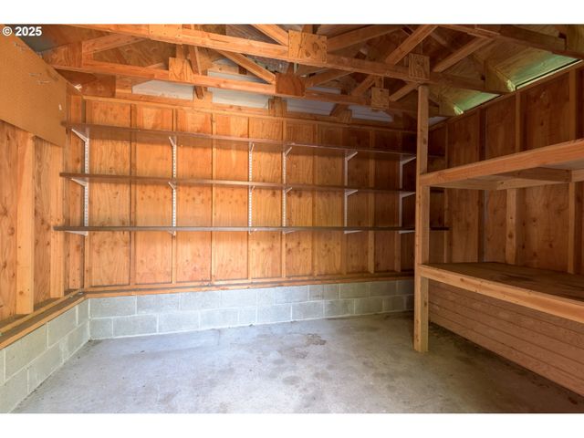 2817 APPLEWOOD Ln, Eugene, OR 97408