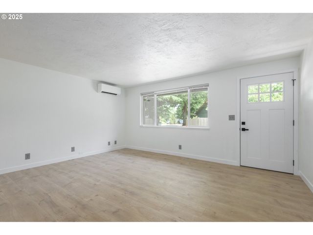 2817 APPLEWOOD Ln, Eugene, OR 97408