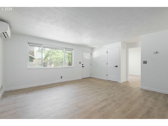 2817 APPLEWOOD Ln, Eugene, OR 97408