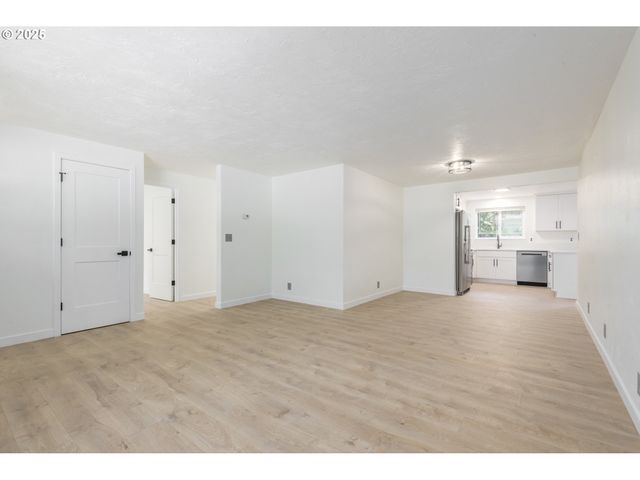 2817 APPLEWOOD Ln, Eugene, OR 97408