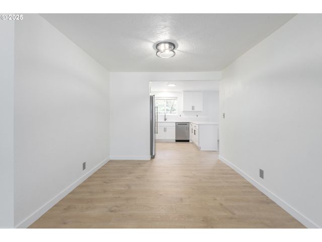 2817 APPLEWOOD Ln, Eugene, OR 97408