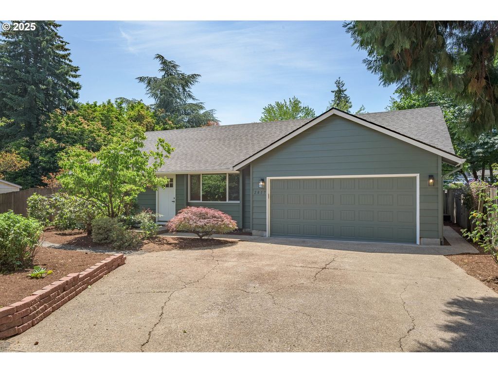 2817 APPLEWOOD Ln, Eugene, OR 97408